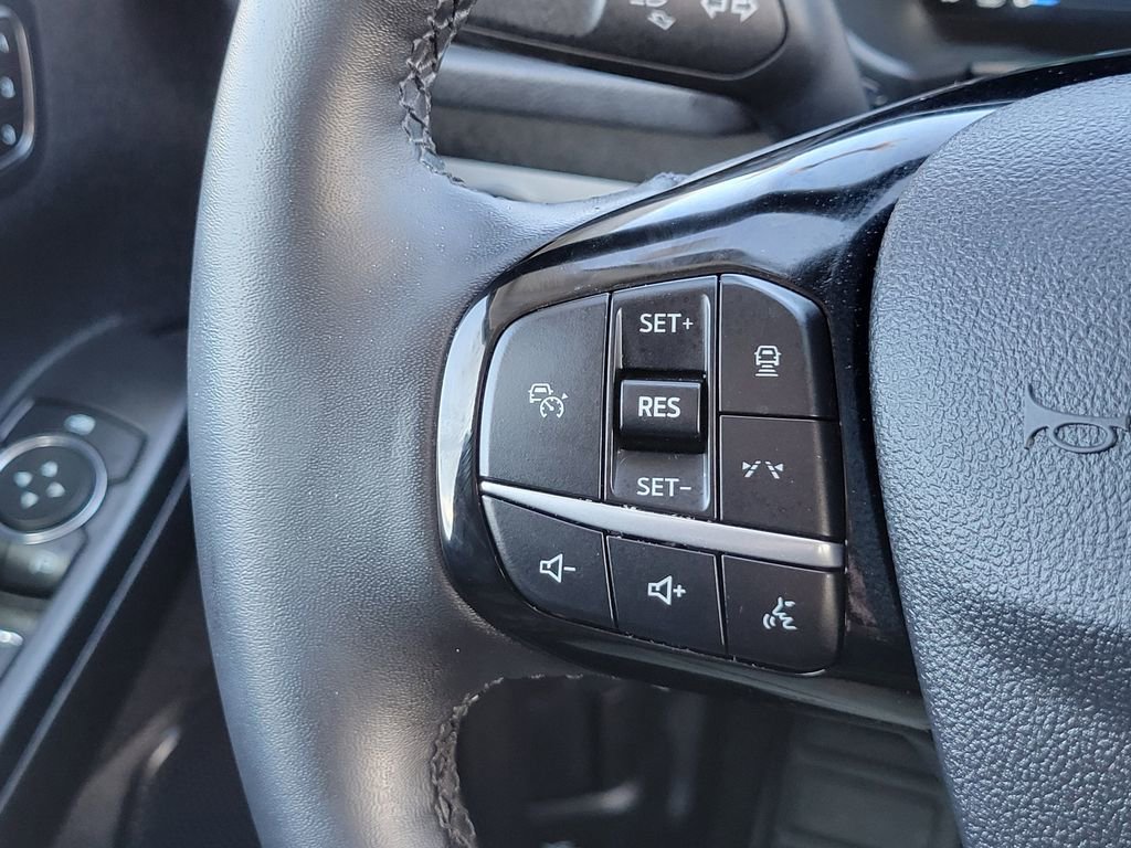 Certified 2025 Ford Escape SE w/ PHEV Premium Package image 30