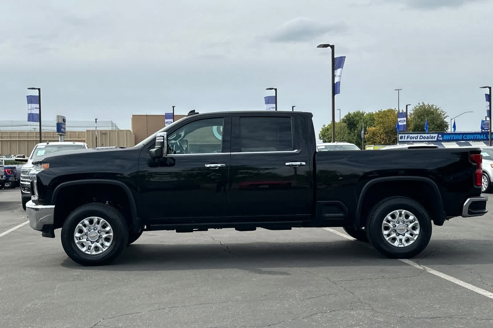 Used 2023 Chevrolet Silverado 2500 LTZ w/ LTZ Convenience Package image 2