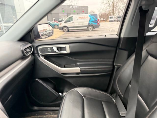 Certified 2023 Ford Explorer XLT w/ Equipment Group 202A image 15