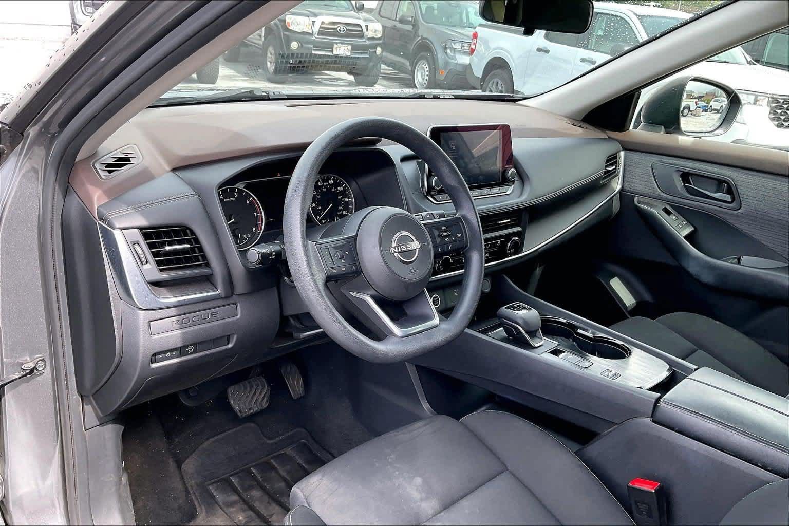 Used 2023 Nissan Rogue S FWD image 2