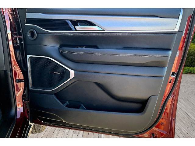 Used 2025 Jeep Wagoneer Series II AWD/4WD image 25