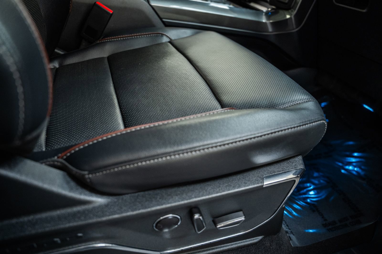 Certified 2023 Ford F150 Lariat w/ Equipment Group 502A High image 46