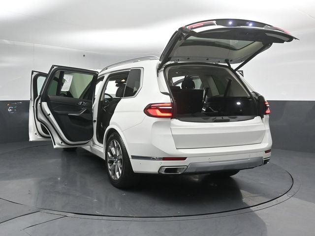 Used 2023 BMW X7 xDrive40i AWD/4WD image 57