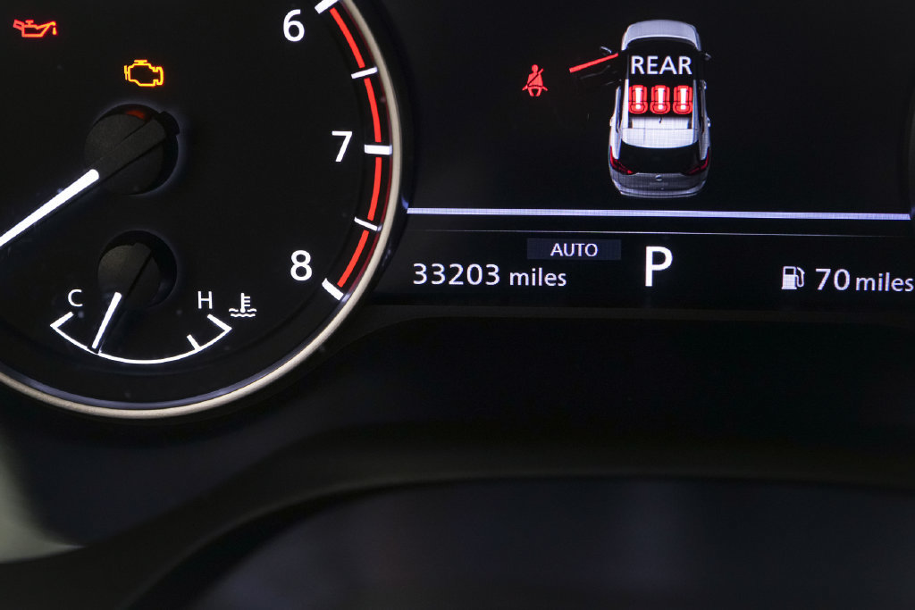 Used 2025 Nissan Rogue S AWD/4WD image 17