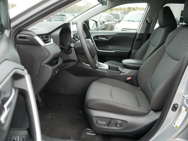 Used 2025 Toyota RAV4 XLE AWD/4WD image 12