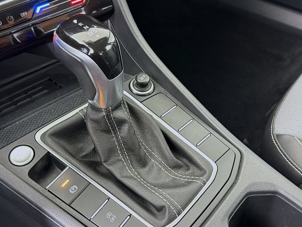Used 2025 Volkswagen Jetta SE FWD image 19
