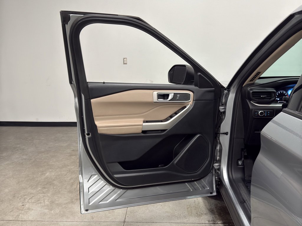 Certified 2022 Ford Explorer XLT w/ Class IV Trailer Tow Package image 8