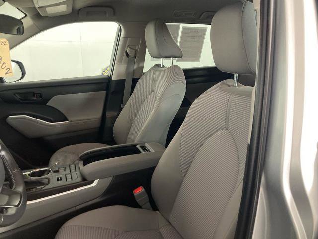 Used 2022 Toyota Highlander LE image 10