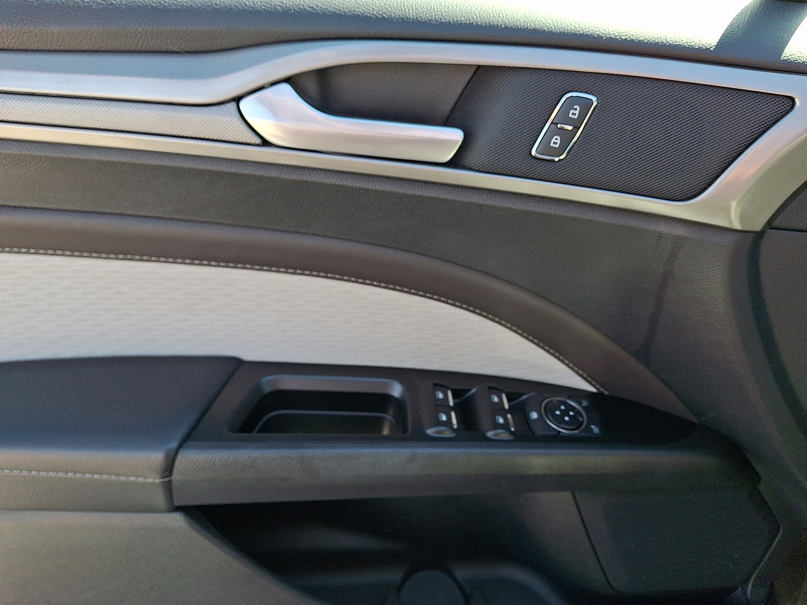 Certified 2020 Ford Fusion SE w/ Equipment Group 151A image 15