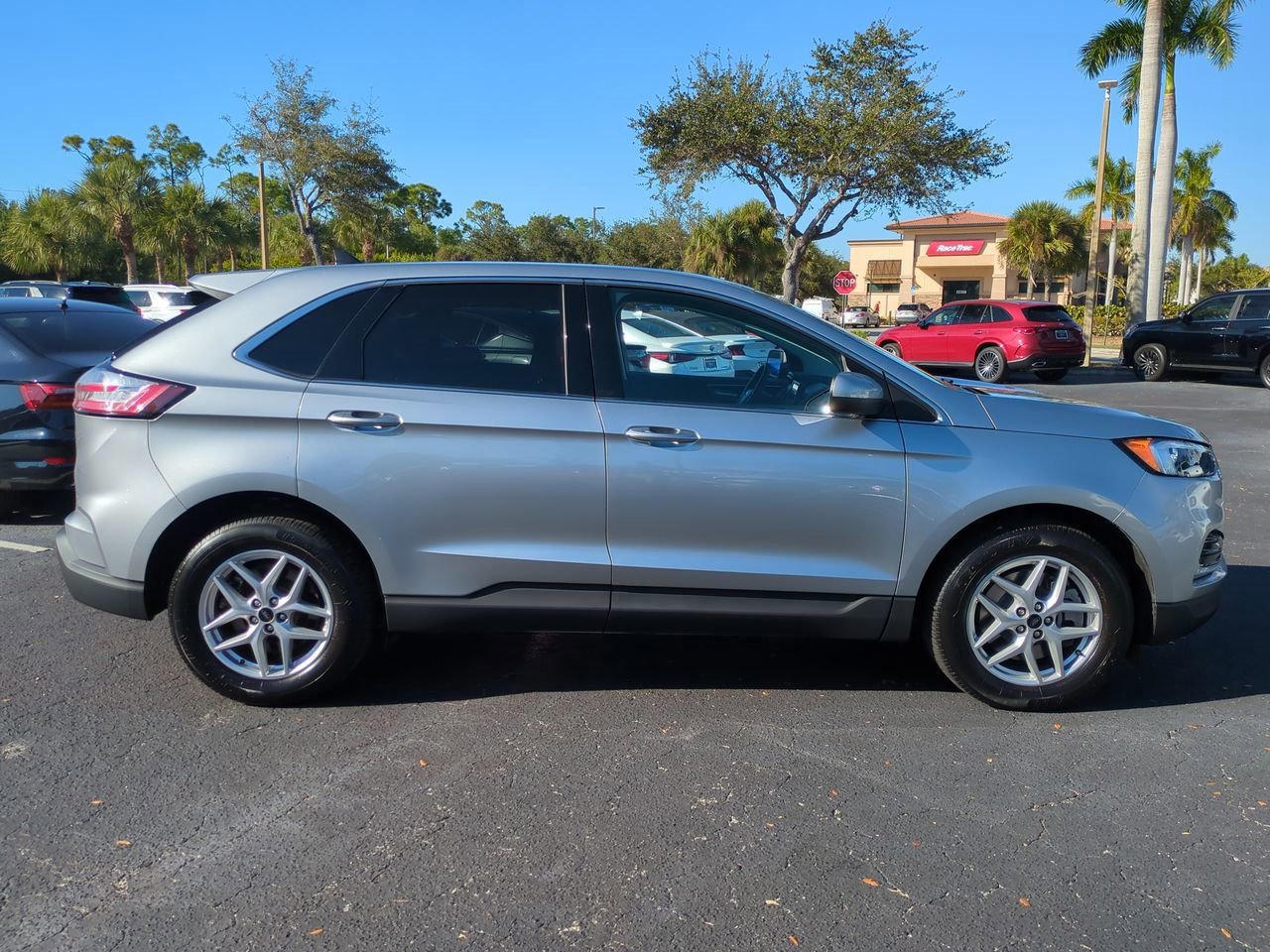 Certified 2023 Ford Edge SEL image 6