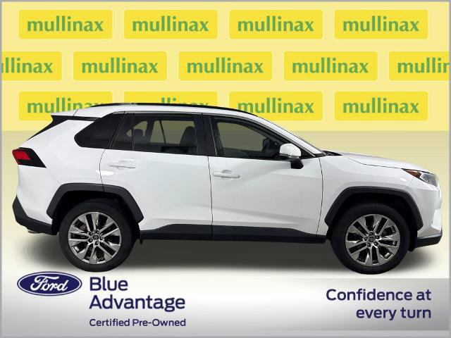 Used 2020 Toyota RAV4 XLE Premium FWD image 2