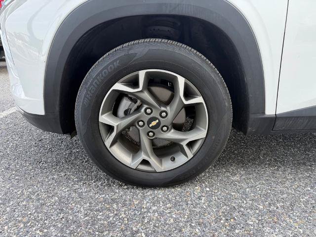 Used 2025 Chevrolet Trax LT w/ LT Convenience Package FWD image 21