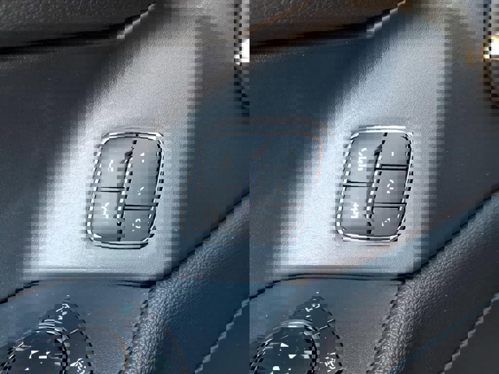 Certified 2024 Ford Expedition XLT image 11