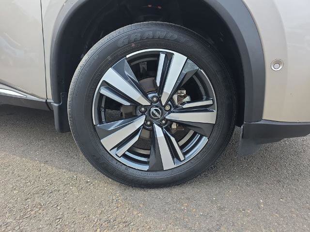 Used 2023 Nissan Rogue Platinum w/ Platinum Premium Package image 11