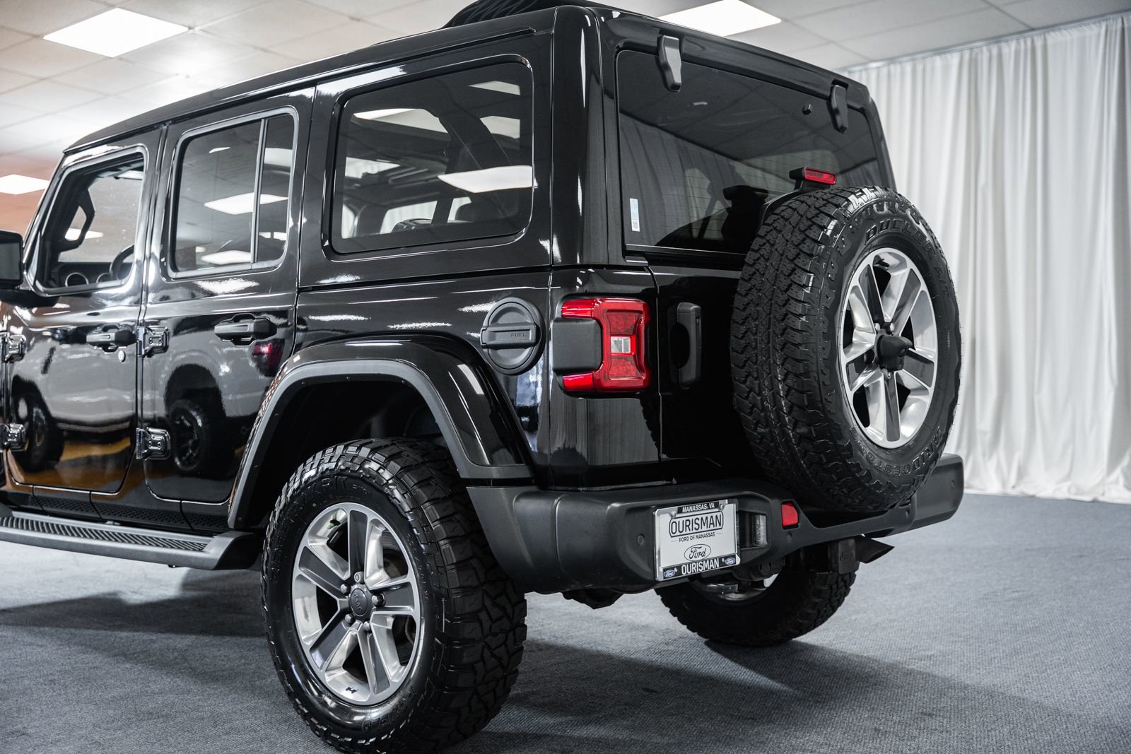 Used 2021 Jeep Wrangler Unlimited Sahara w/ Uconnect 4C Nav & Sound Group AWD/4WD image 5