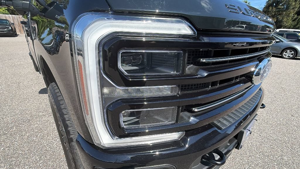 Certified 2025 Ford F250 Platinum w/ FX4 Off-Road Package AWD/4WD image 9