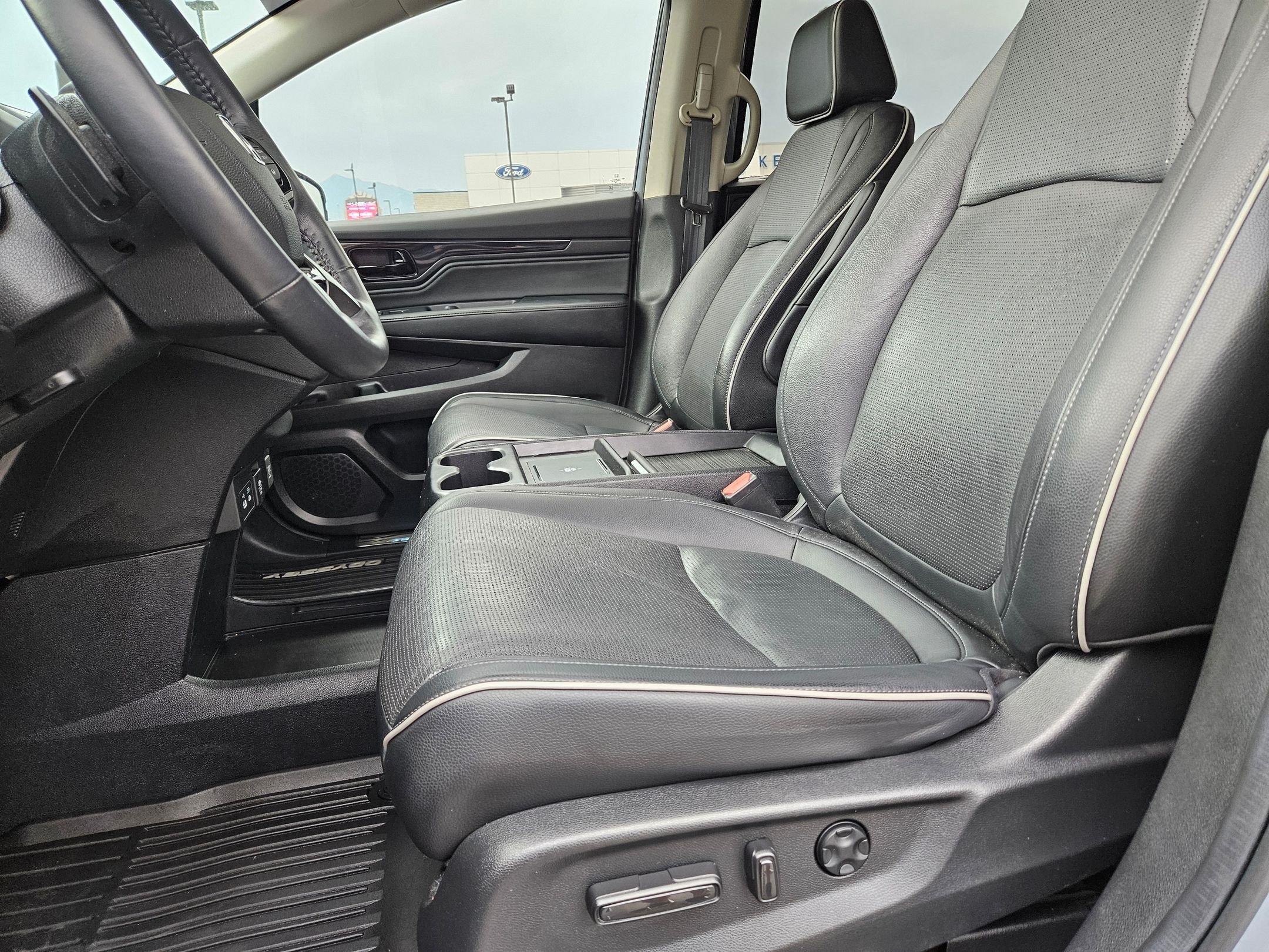 Used 2025 Honda Odyssey Elite image 17