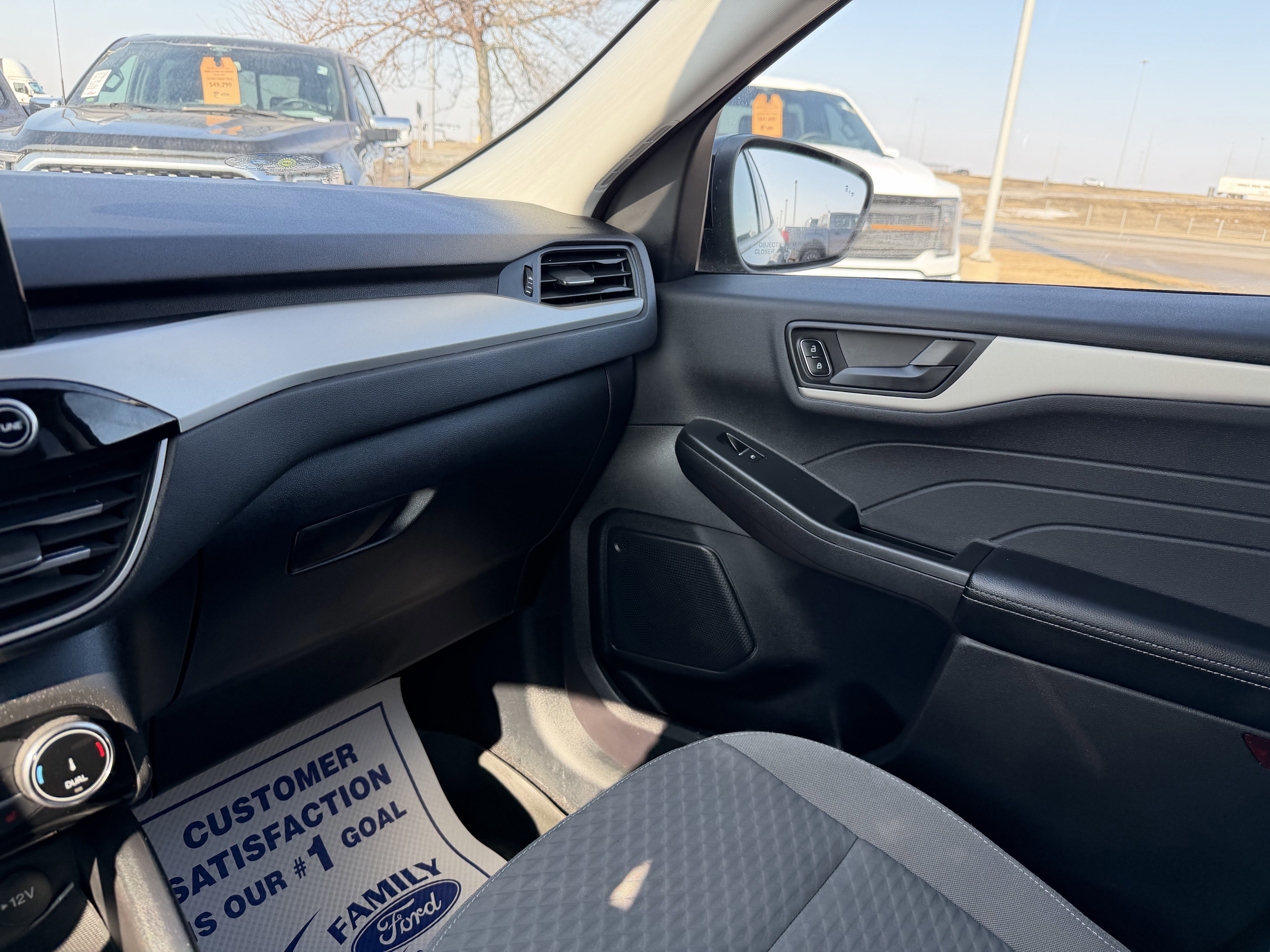 Certified 2022 Ford Escape SE w/ SE Sport Appearance Package image 11