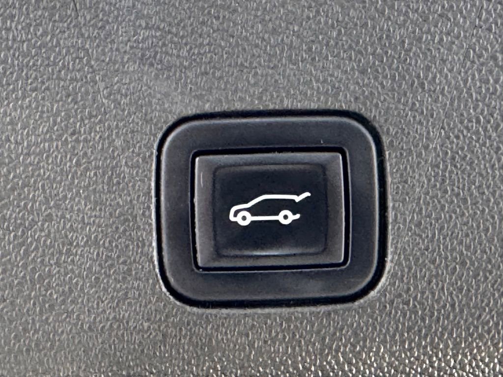 Used 2022 Chevrolet Tahoe Z71 w/ Luxury Package image 14