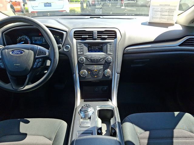 Certified 2017 Ford Fusion SE FWD image 15