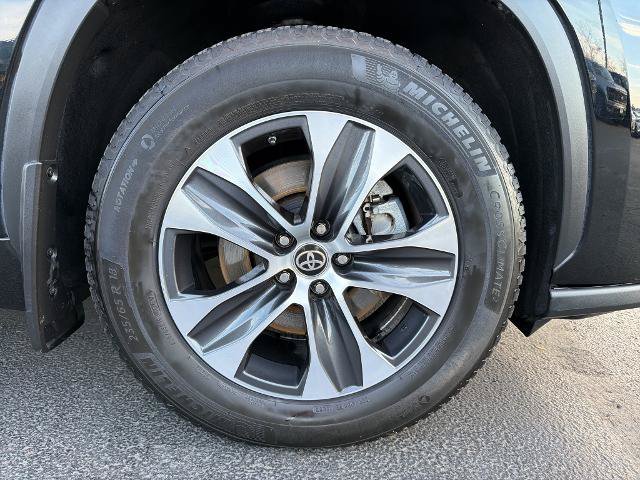 Used 2021 Toyota Highlander XLE AWD/4WD image 5