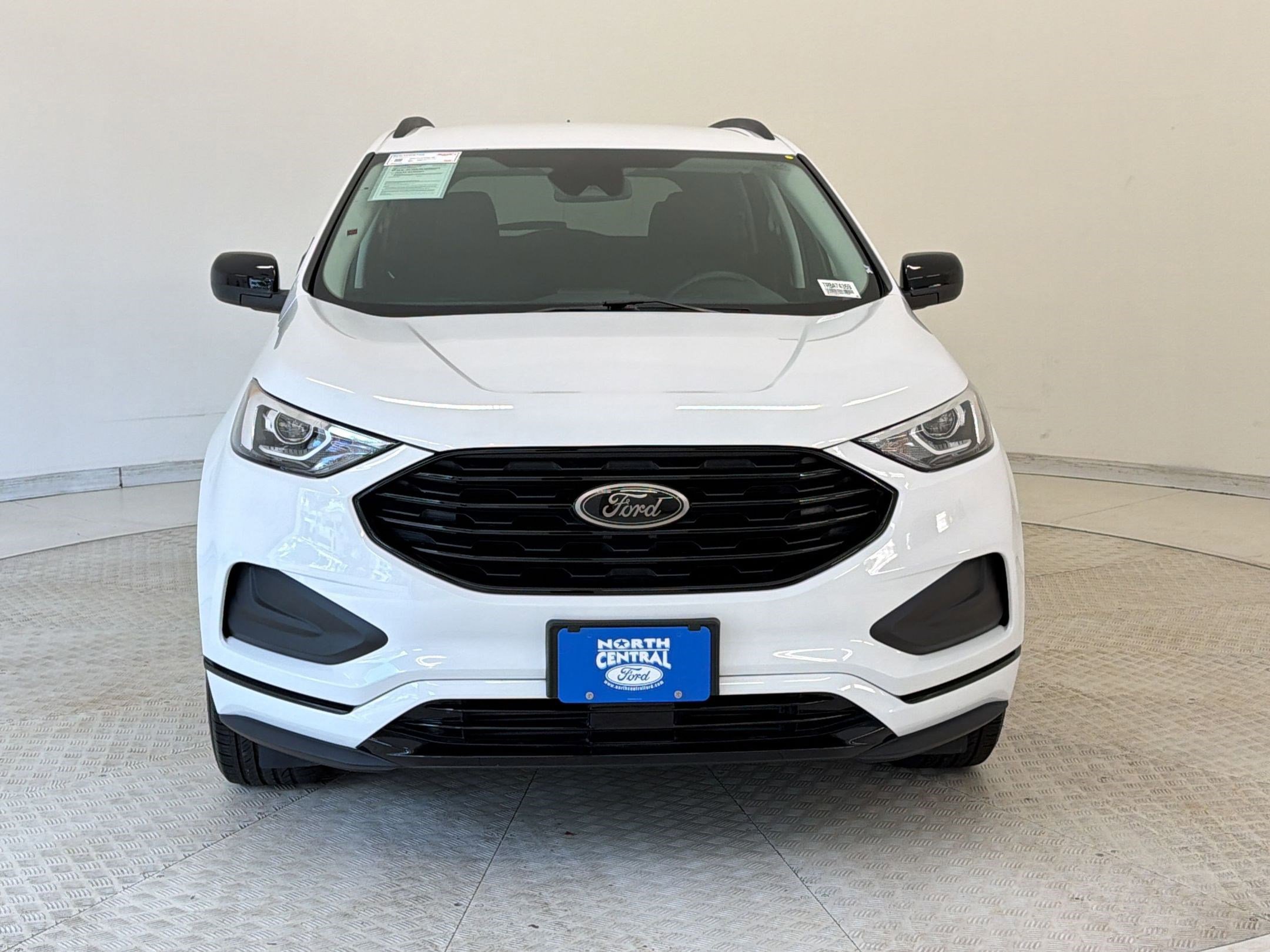 Certified 2024 Ford Edge SE w/ Black Appearance Package image 8