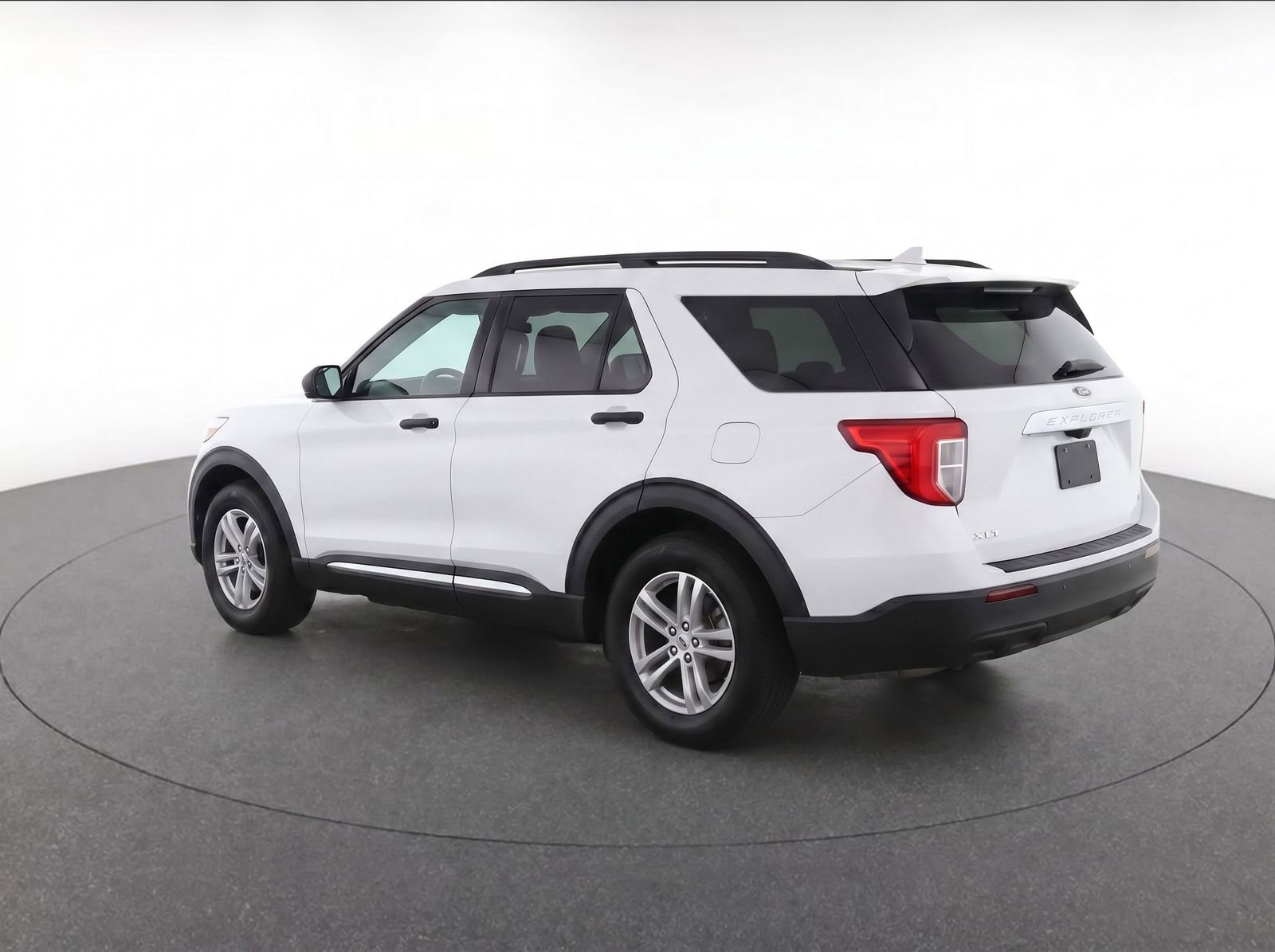 Certified 2020 Ford Explorer XLT RWD image 3