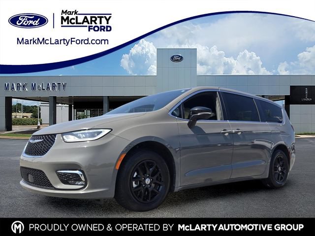 Used 2025 Chrysler Pacifica Select FWD image 1