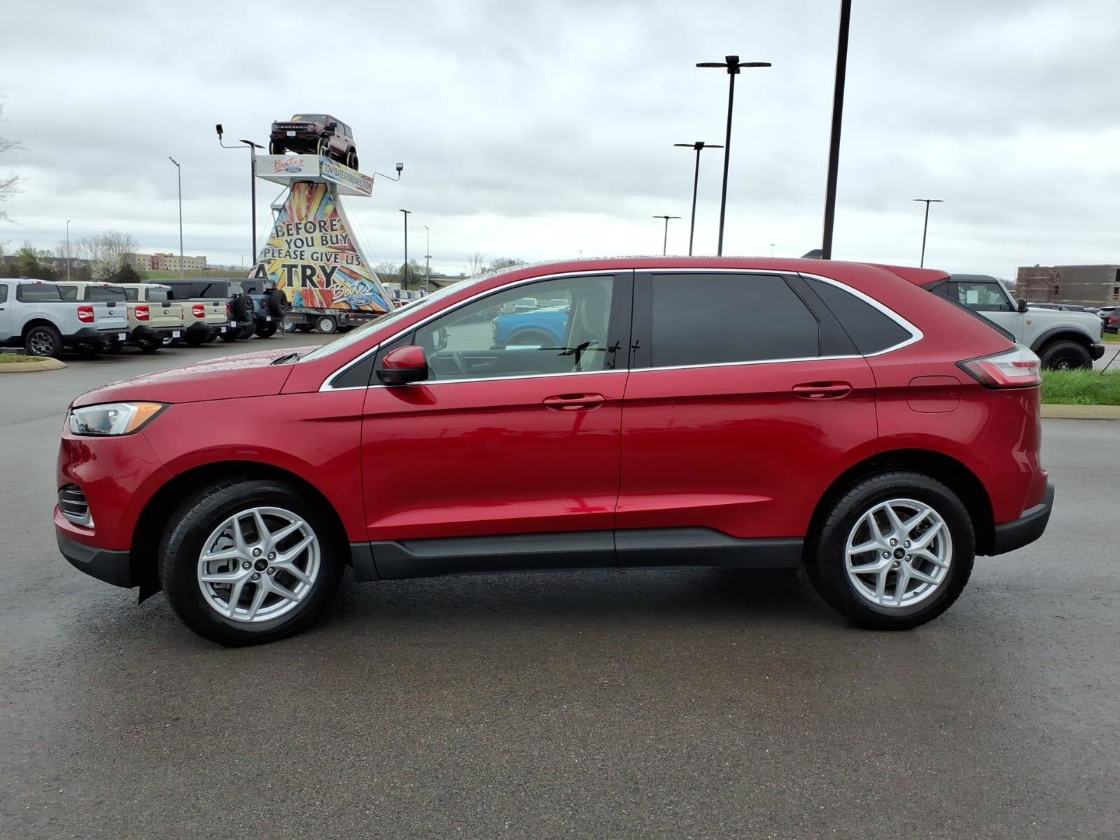 Certified 2023 Ford Edge SEL w/ Convenience Package image 2