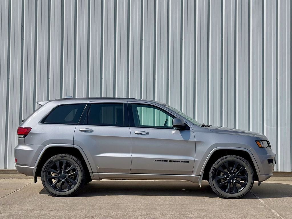 Used 2019 Jeep Grand Cherokee Altitude AWD/4WD image 7