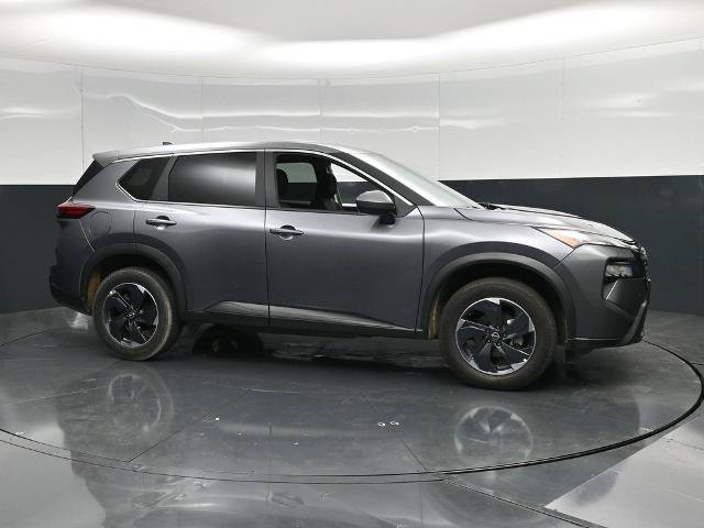 Used 2025 Nissan Rogue SV AWD/4WD image 3