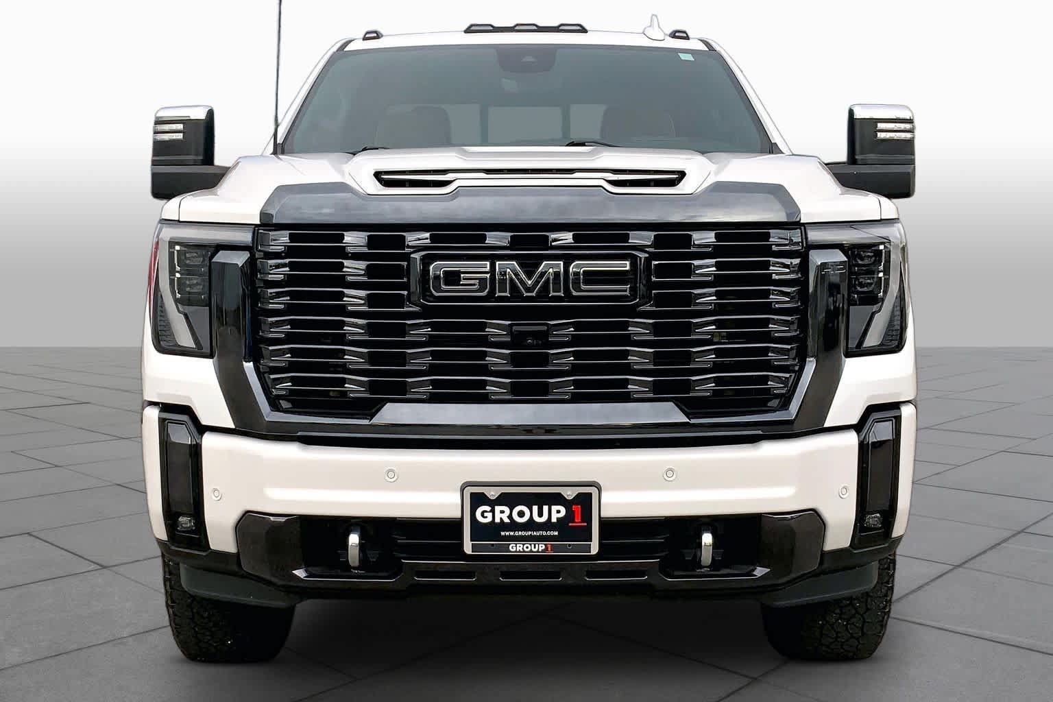 Used 2024 GMC Sierra 2500 Denali Ultimate AWD/4WD image 4