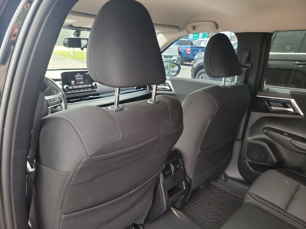 Used 2024 Mitsubishi Outlander ES FWD image 9