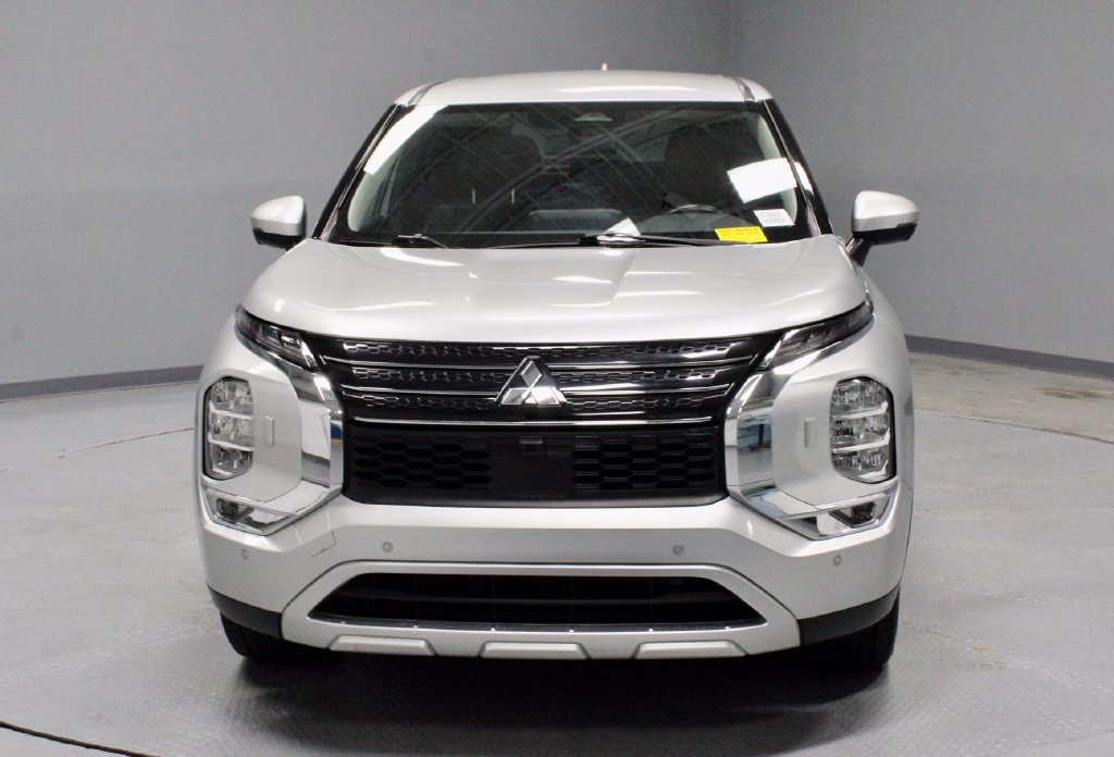 Used 2024 Mitsubishi Outlander SE AWD/4WD image 12