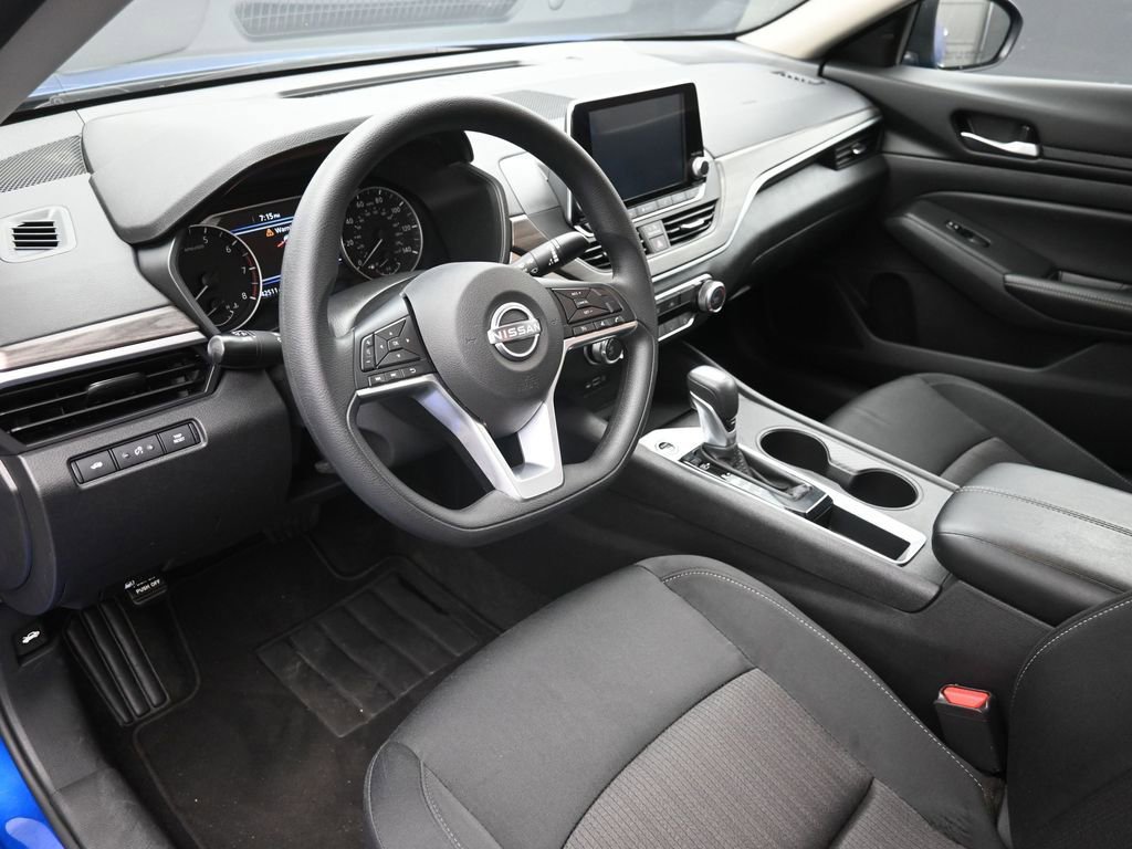 Used 2025 Nissan Altima 2.5 SV image 18