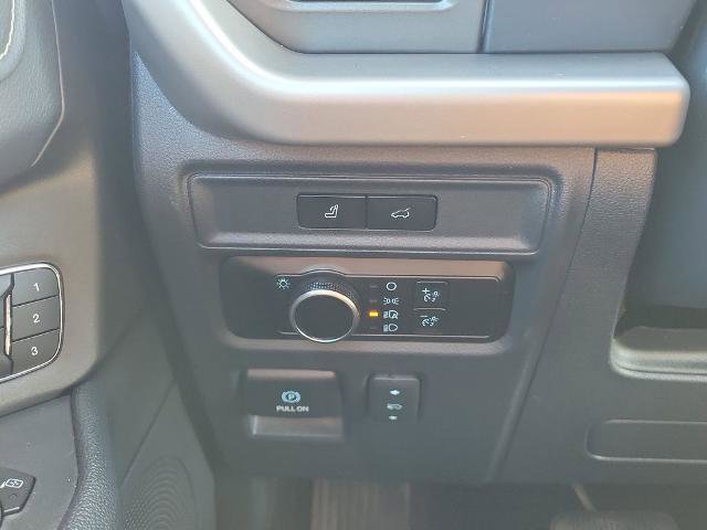 Certified 2024 Ford Expedition XLT image 24