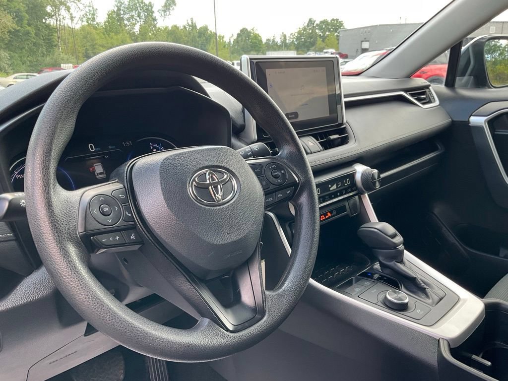 Used 2025 Toyota RAV4 LE AWD/4WD image 12