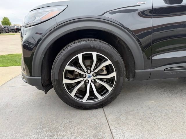 Certified 2025 Ford Explorer ST-Line image 4