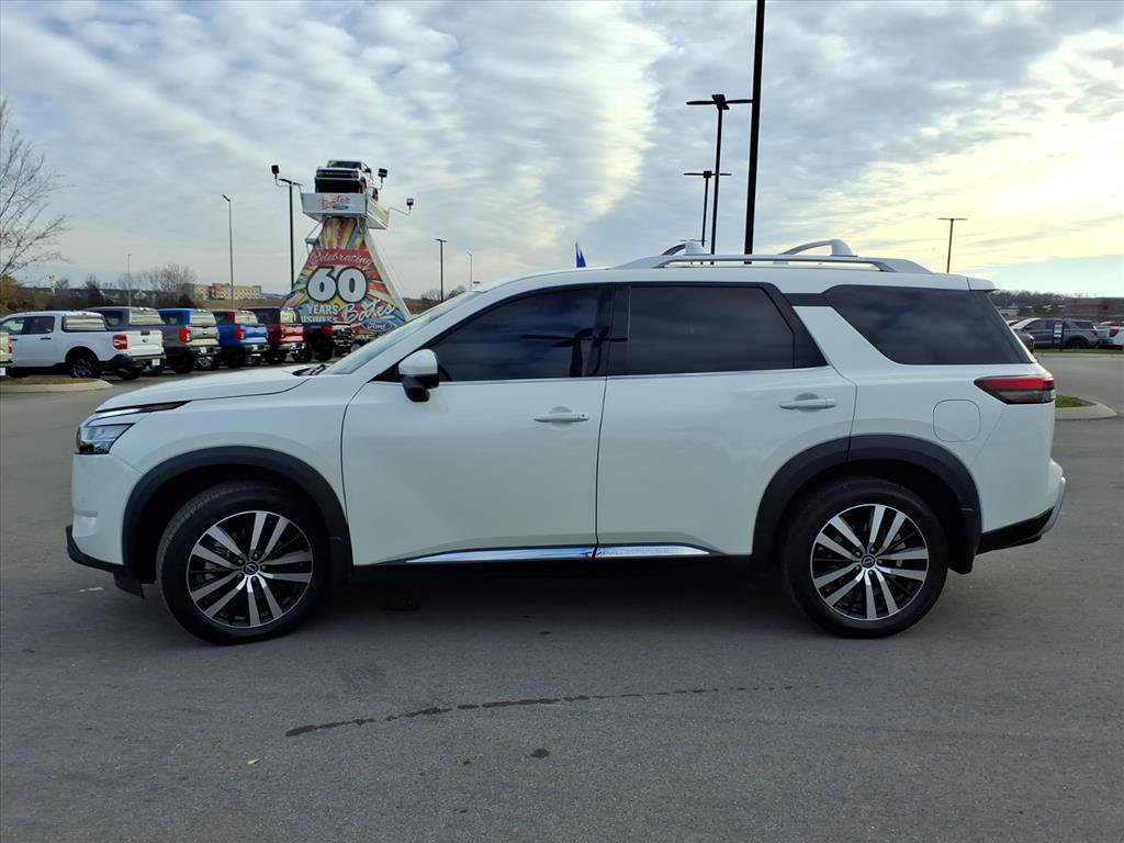Used 2023 Nissan Pathfinder Platinum image 2