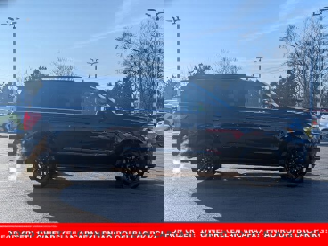 Certified 2024 Ford Expedition XLT image 3