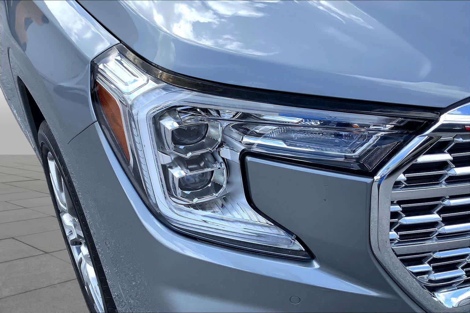 Used 2024 GMC Terrain Denali w/ Denali Premium Package AWD/4WD image 28