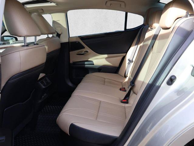 Used 2021 Lexus ES 300h w/ Luxury Package FWD image 23