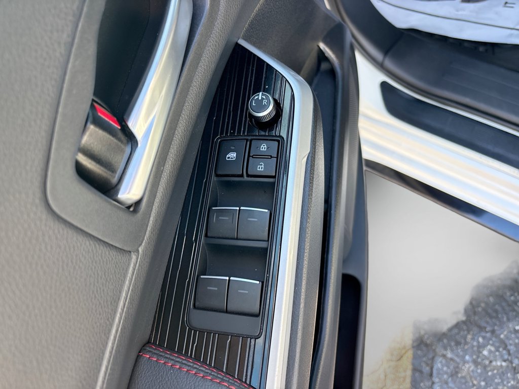 Used 2025 Toyota Sienna XSE AWD/4WD image 23