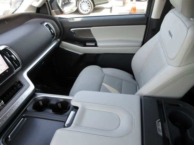 Certified 2025 Ford Expedition Max Platinum image 20