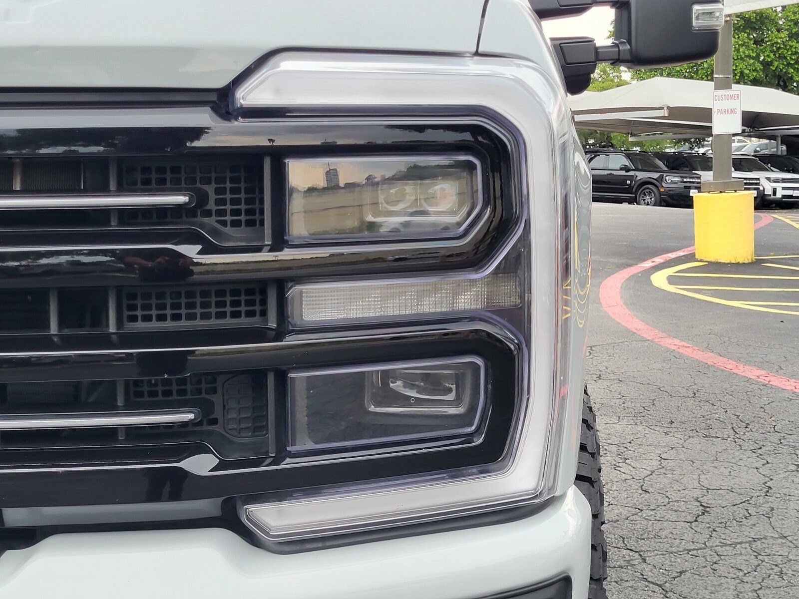 Certified 2025 Ford F350 Platinum w/ FX4 Off-Road Package AWD/4WD image 10