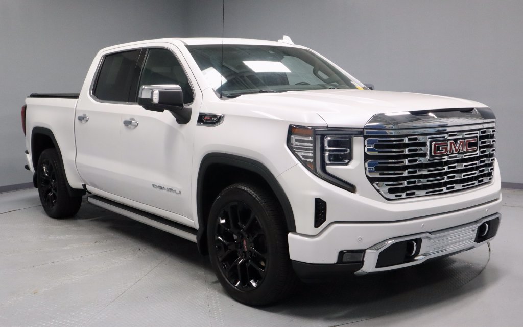 Used 2024 GMC Sierra 1500 Denali w/ Technology Package AWD/4WD image 1