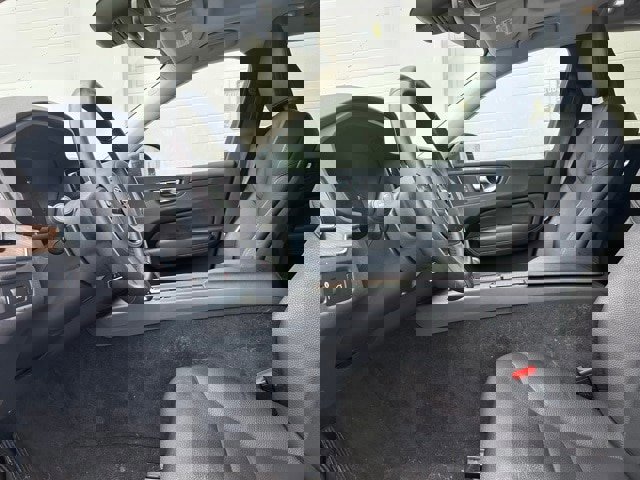 Used 2022 Volvo XC60 B5 Momentum w/ Climate Package image 8