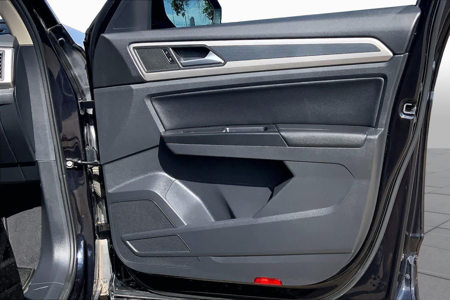 Used 2021 Volkswagen Atlas SE w/ Panoramic Sunroof Package FWD image 23