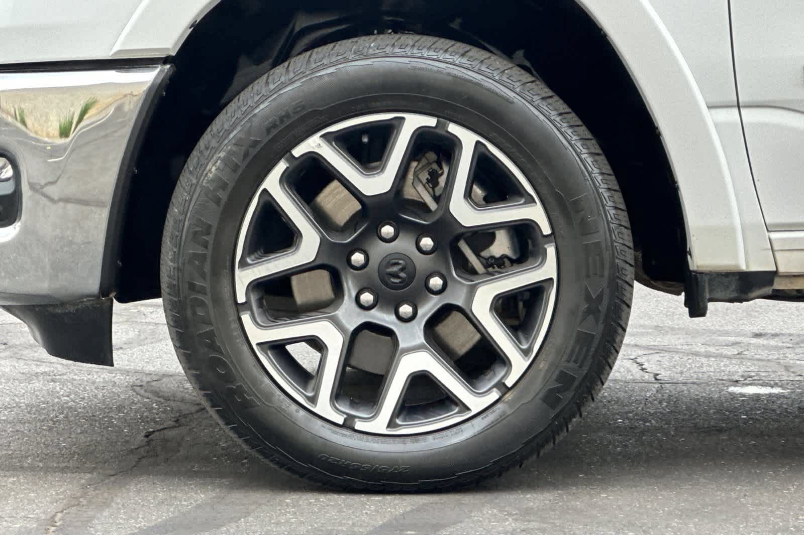 Used 2025 RAM 1500 Laramie AWD/4WD image 27