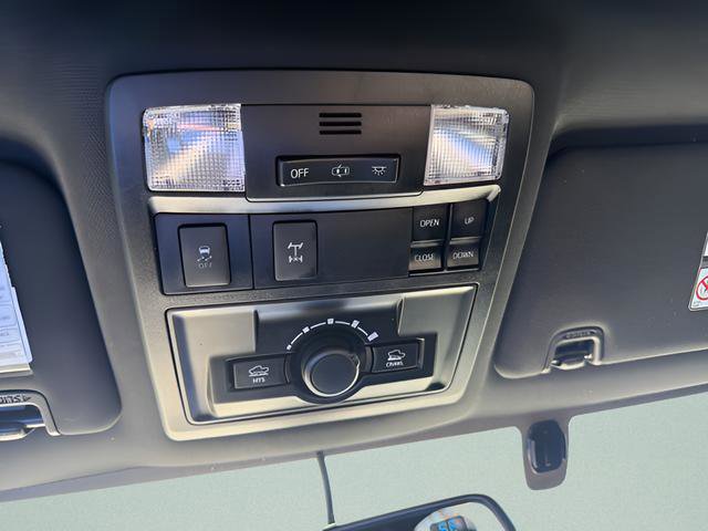 Used 2017 Toyota Tacoma TRD Off-Road w/ Premium & Technology Package AWD/4WD image 21